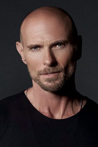 Luke Goss, photo 2 of 3