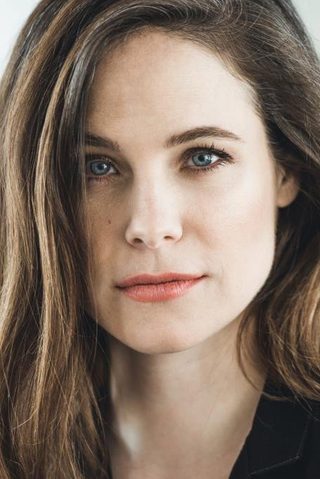 Caroline Dhavernas, photo 2 of 3