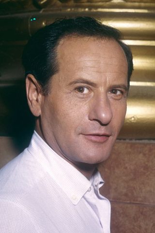 Eli Wallach, photo 2 of 3