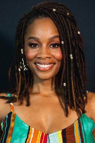 Anika Noni Rose, photo 2 of 3