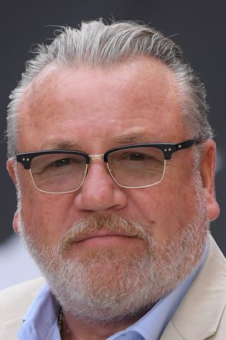 Ray Winstone, photo 3 of 3