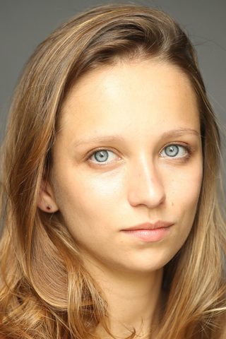 Molly Windsor, photo 3 of 3