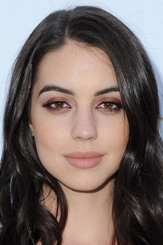 Adelaide Kane, photo 1 of 3