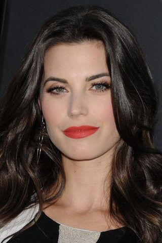 Meghan Ory, photo 1 of 3
