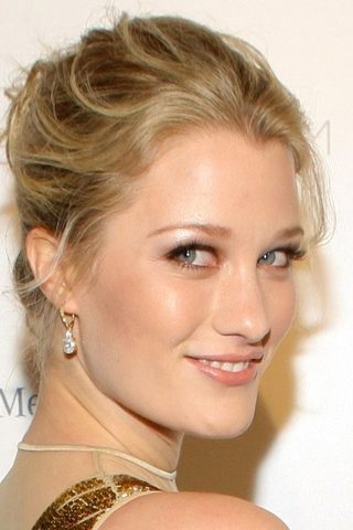 Ashley Hinshaw, photo 2 of 3