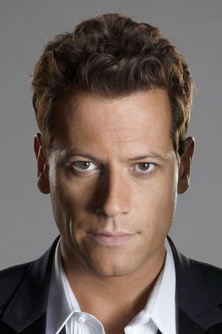 Ioan Gruffudd, photo 2 of 3