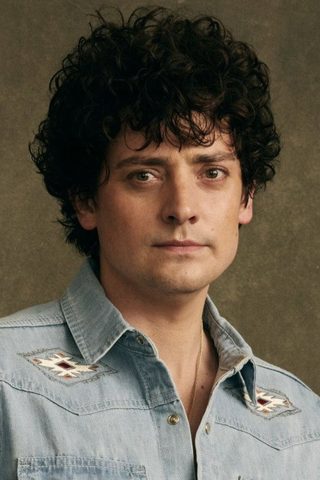 Aneurin Barnard, photo 2 of 3