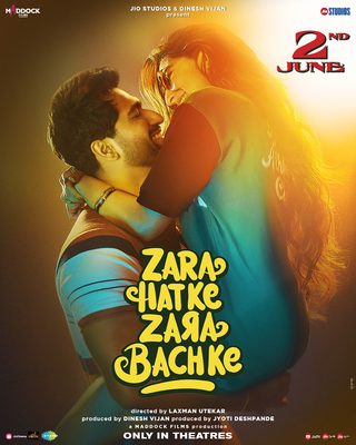 Zara Hatke Zara Bach Ke still 7