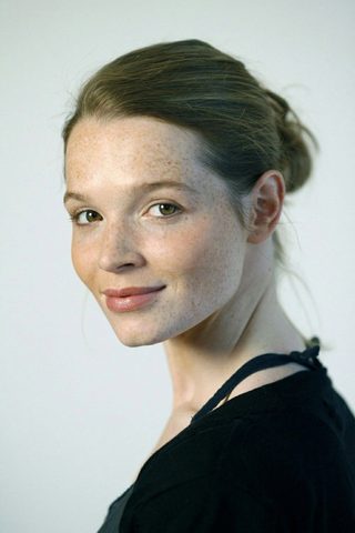 Karoline Herfurth, photo 2 of 3