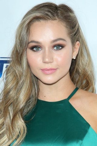Brec Bassinger, photo 1 of 3