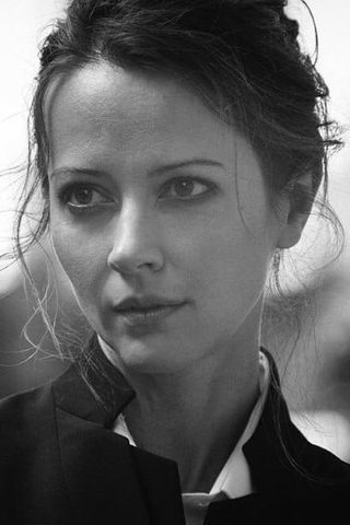 Amy Acker, photo 3 of 3