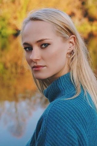 Jessica Madsen, photo 3 of 3