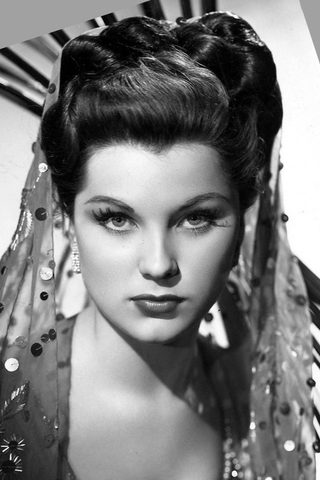 Debra Paget, photo 1 of 3