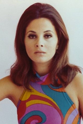 Barbara Parkins, photo 1 of 3