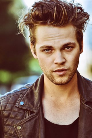 Alexander Calvert, photo 3 of 3