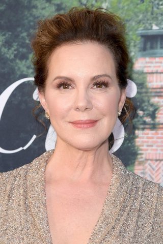 Elizabeth Perkins, photo 3 of 3