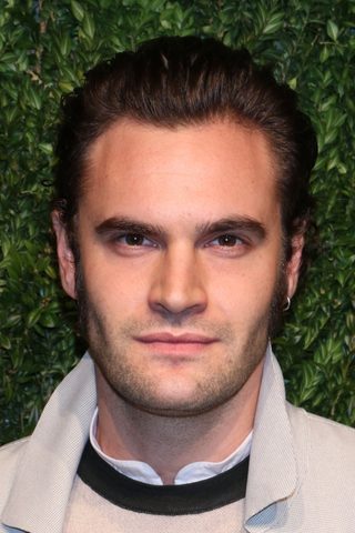 Tom Bateman, photo 1 of 3