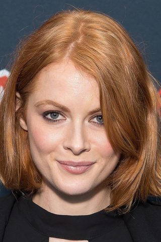 Emily Beecham, photo 1 of 3