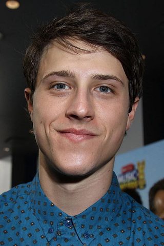 Shane Harper, photo 1 of 3