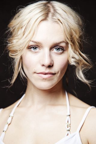 Julia Dietze, photo 1 of 3