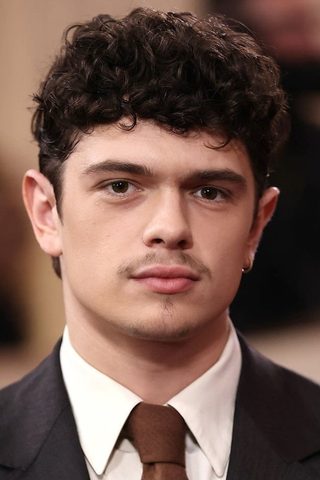 Noah Jupe, photo 3 of 3