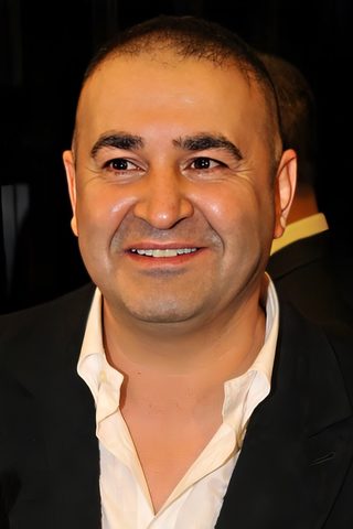 Safak Sezer, photo 1 of 3