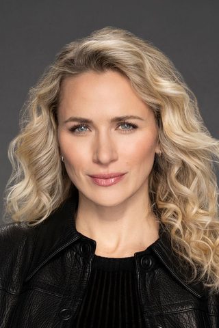 Shantel VanSanten, photo 2 of 3