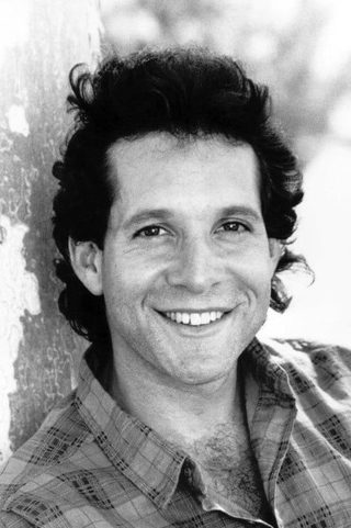 Steve Guttenberg, photo 2 of 3