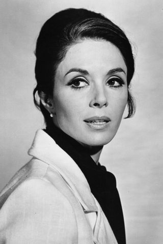 Dana Wynter, photo 2 of 3