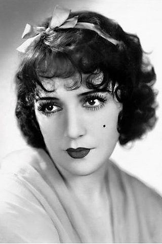 Bebe Daniels, photo 3 of 3