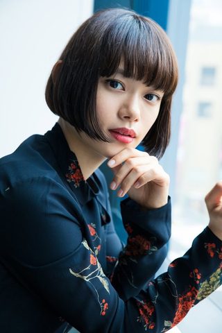 Hana Sugisaki, photo 1 of 3