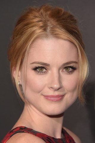 Alexandra Breckenridge, photo 2 of 3