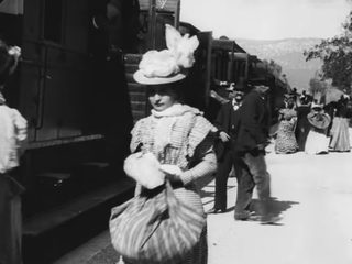 The Arrival of a Train at La Ciotat still 3