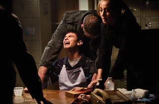 Alien Raiders still 3