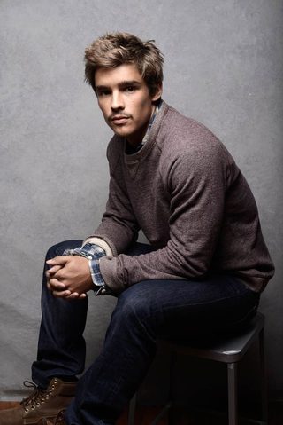 Brenton Thwaites, photo 3 of 3
