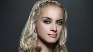 Rachel Skarsten, photo 1 of 3