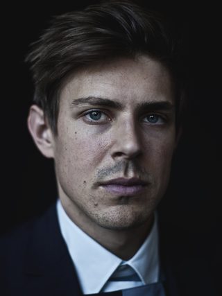 Chris Lowell, photo 1 of 3