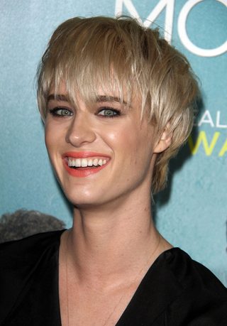 Mackenzie Davis, photo 2 of 3