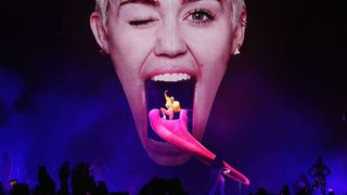 Miley Cyrus: Bangerz Tour still 5
