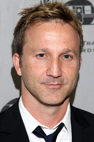 Breckin Meyer, photo 2 of 3