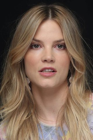 Sylvia Hoeks, photo 1 of 3
