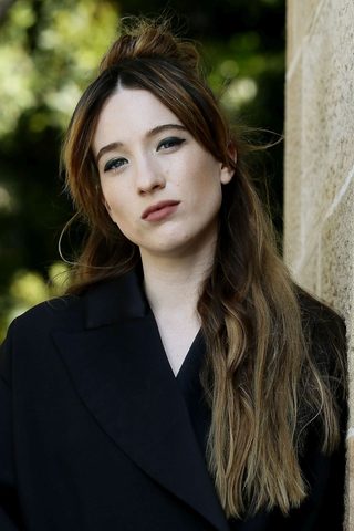 Sophie Lowe, photo 2 of 3