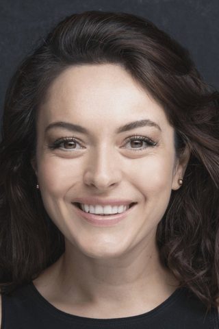 Ezgi Mola, photo 2 of 3