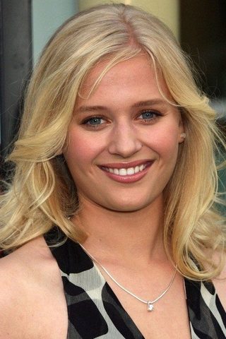 Carly Schroeder, photo 1 of 3