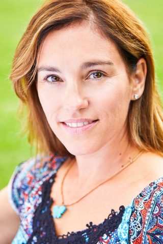 Amy Jo Johnson, photo 3 of 3