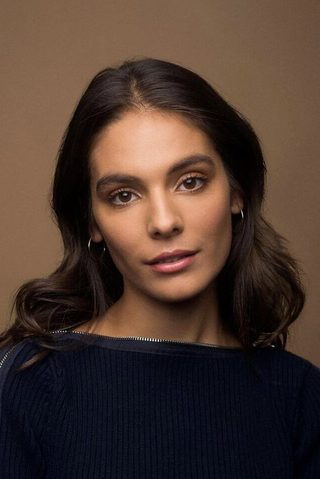 Caitlin Stasey, photo 3 of 3