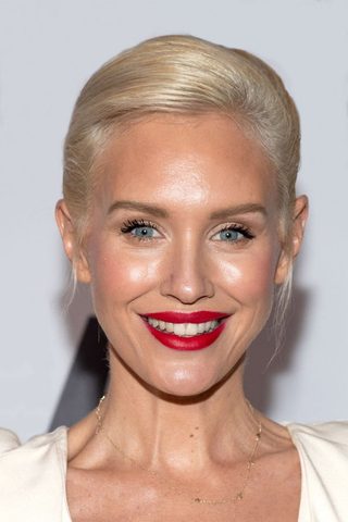 Nicky Whelan, photo 2 of 3