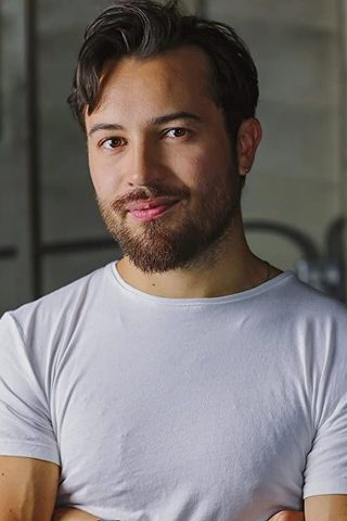 Taylor Gray, photo 1 of 3