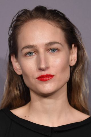 Leelee Sobieski, photo 1 of 3