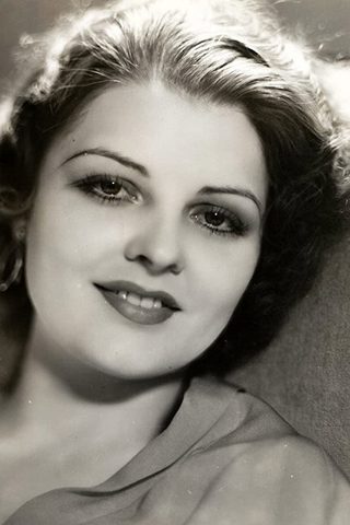 Lilian Bond, photo 1 of 3